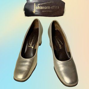 VTG 70's/80's Metallic Gold So Unmistacably Johansen-ettes Wedged Heels Sz 7.5N